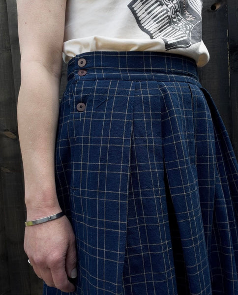 Tucked skirt with indigo check pattern