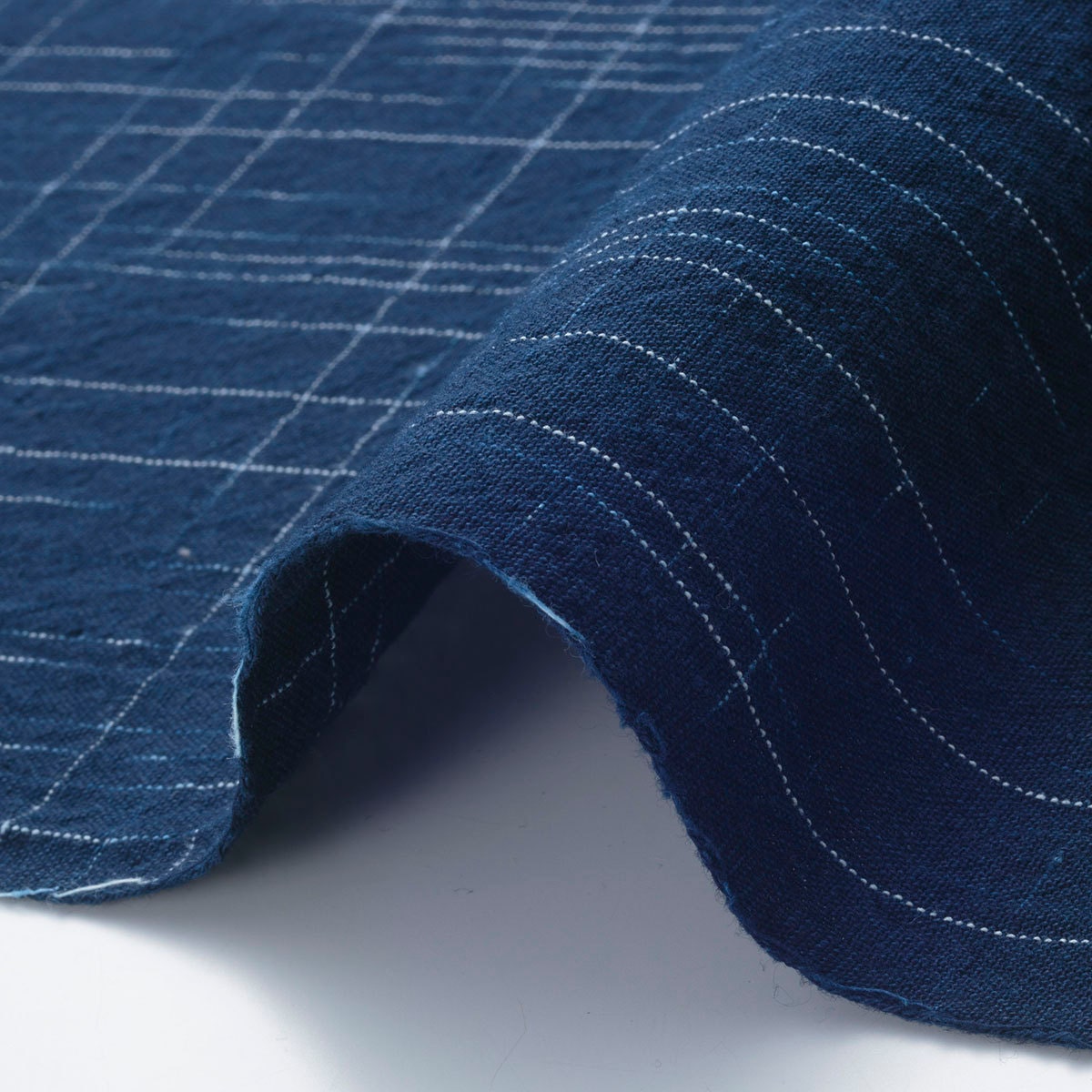 Japanese Indigo Kasuri Cotton Fabric Komaka Midare Ikat Pattern – Yard detail | BANSYO
