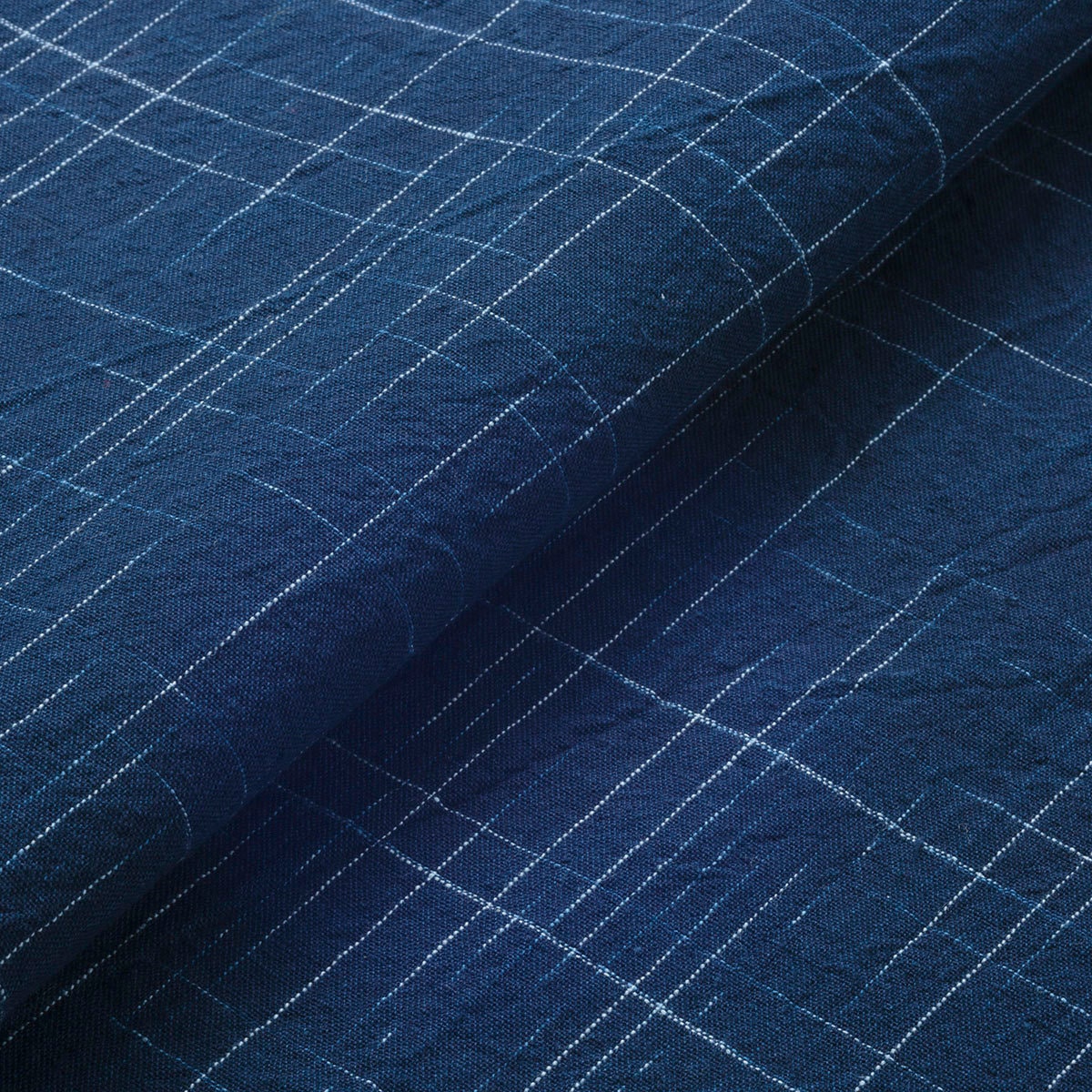 Japanese Indigo Kasuri Cotton Fabric Komaka Midare Ikat Pattern – Yard close up | BANSYO